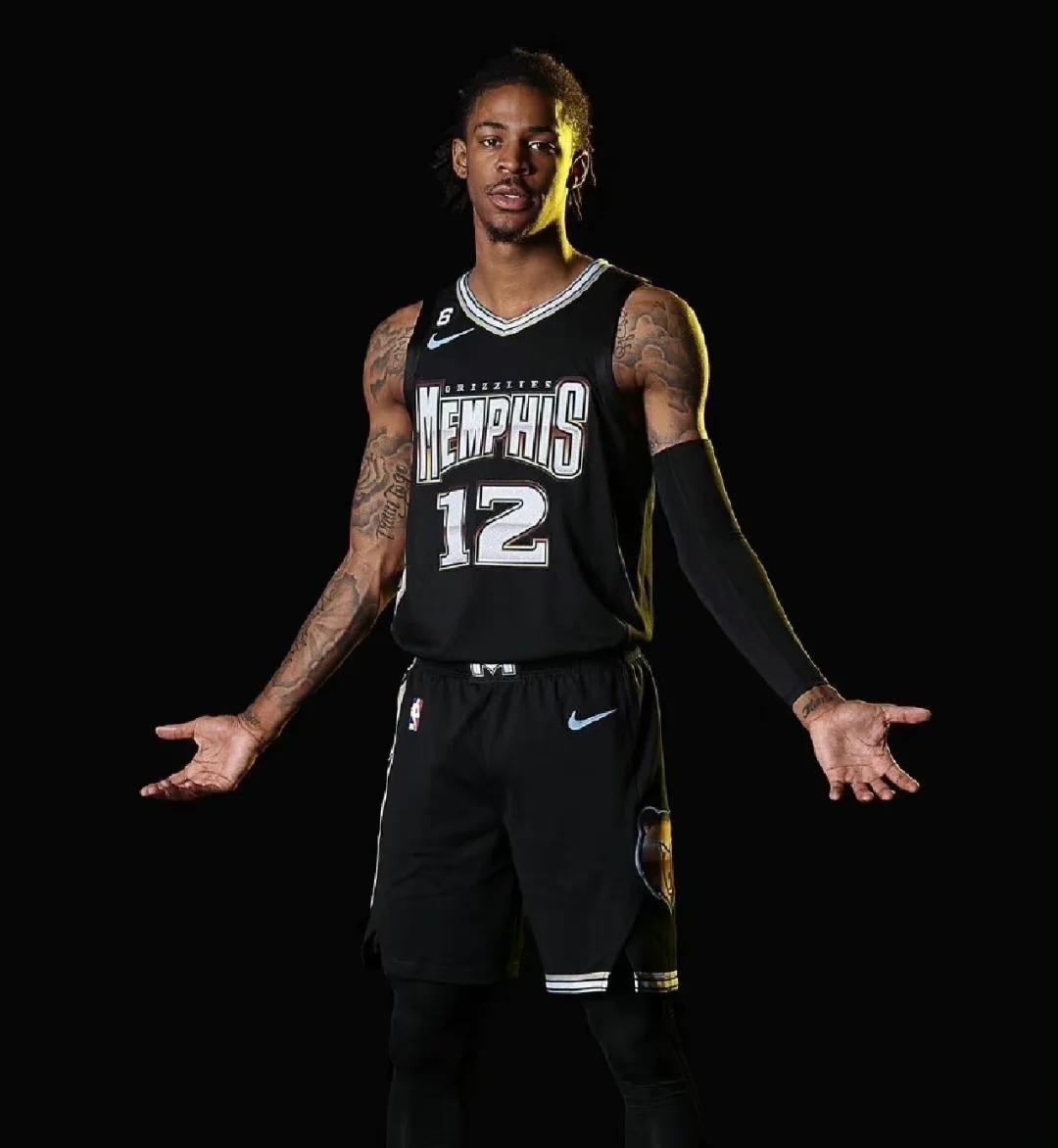 雄灰熊队客场战胜,气势如虹 雄灰熊队客场战胜,气势如虹