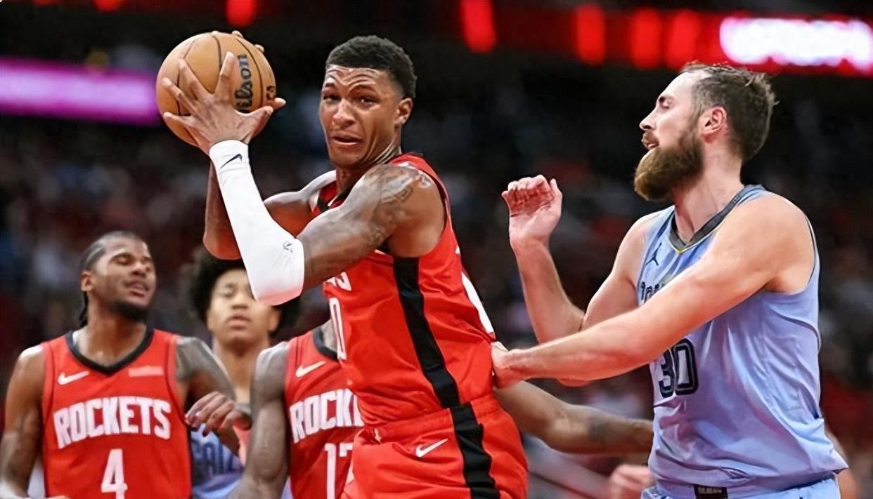 雄灰熊队客场战胜,气势如虹 雄灰熊队客场战胜,气势如虹