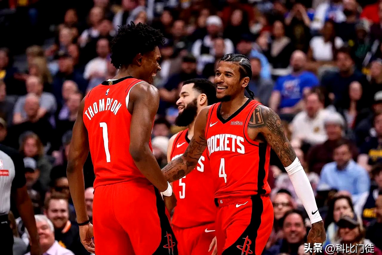 太阳全队备战下场比赛,士气高昂 太阳全队备战下场比赛,士气高昂