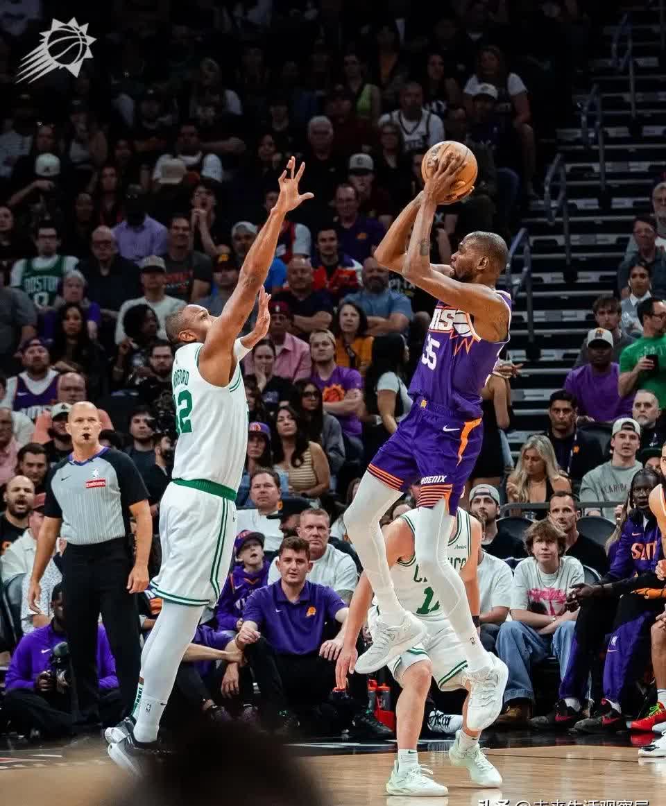 太阳全队备战下场比赛,士气高昂 太阳全队备战下场比赛,士气高昂