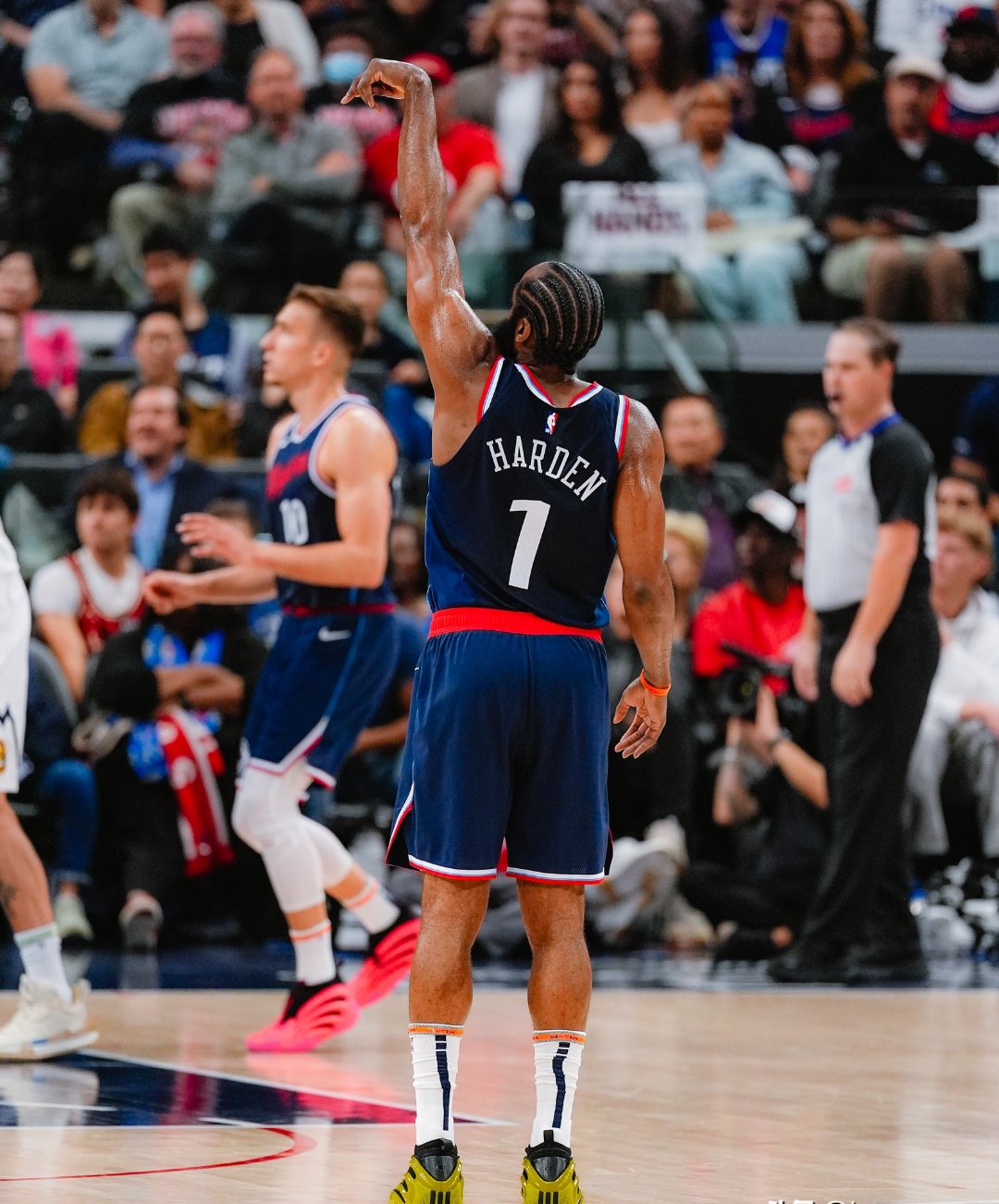 关于快船大胜掘金,莱昂纳德分完胜对手收获胜利的信息 关于快船大胜掘金,莱昂纳德分完胜对手收获胜利的信息