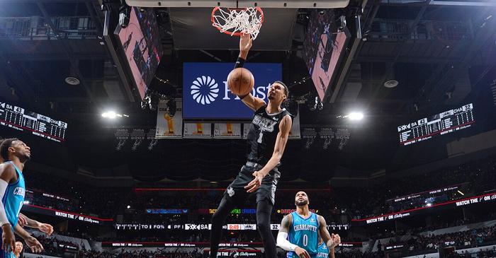 马刺客场险胜黄蜂,领先西部排名 马刺客场险胜黄蜂,领先西部排名