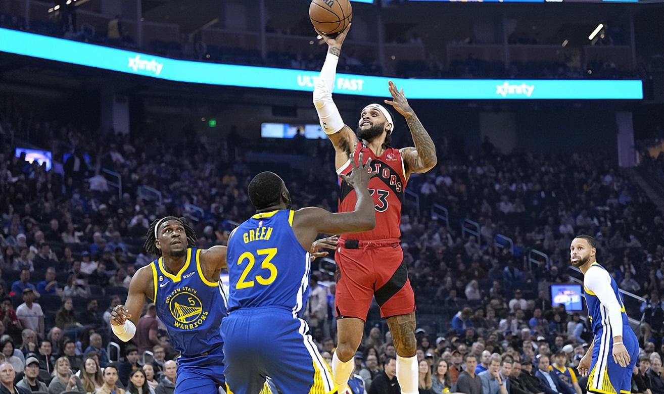 猛龙大胜黄蜂，范弗利特发威28分