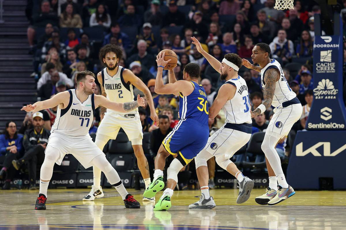 猛龙客场力克独行侠,西区东区巅峰对决的简单介绍 猛龙客场力克独行侠,西区东区巅峰对决的简单介绍