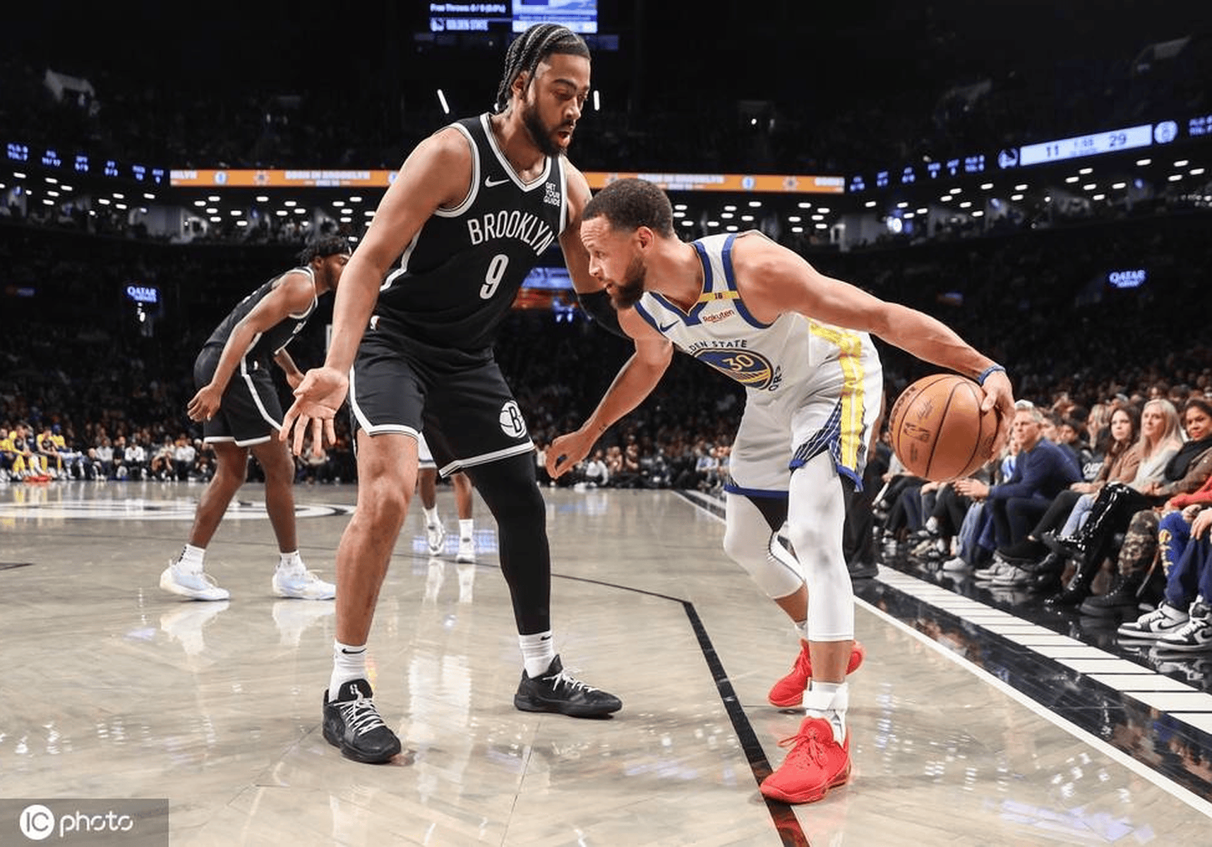 勇士力克爵士,库里砍下30分 勇士力克爵士,库里砍下30分