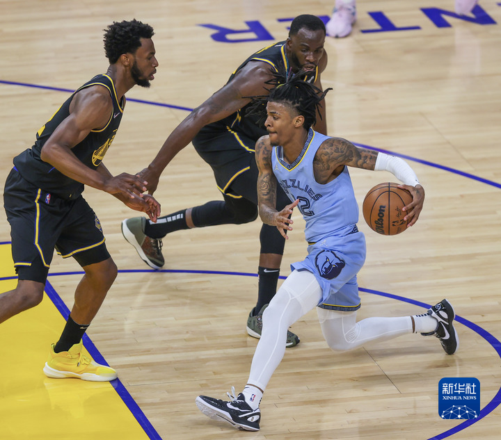 雄鹿大胜灰熊,稳坐东部第一 雄鹿大胜灰熊,稳坐东部第一